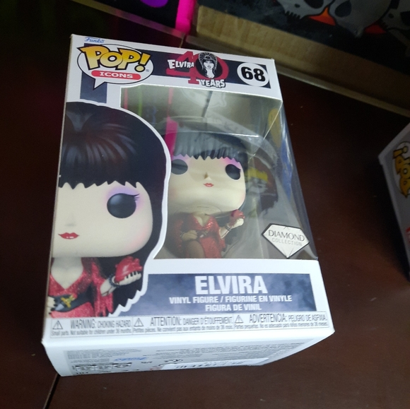 Elvira Funko Pop 68 Diamond 40th Anniversary Icons - Picture 7 of 8